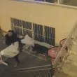 Кражба с размах в Сливен: Мъж си тръгна с четириметров чадър ВИДЕО
