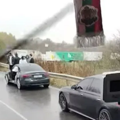 Меле в Софийско! Кола катастрофира, остана без врата СНИМКИ