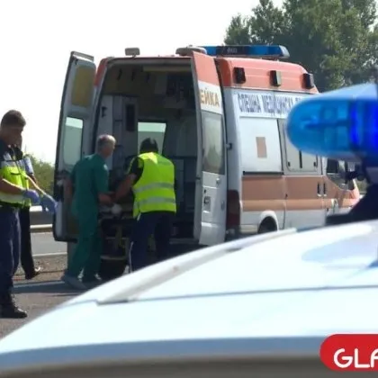 Смъртоносна катастрофа край Долна баня: Кола се заби в дърво и се преобърна
