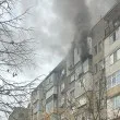 Пожар пламна в блок в Казанлък! Мъж е пострадал СНИМКА