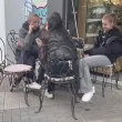 Има и такива деца! Момичета огласиха центъра на Пловдив ВИДЕО