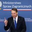 Кризата в Полша удари и дипломацията: двама посланици подадоха оставки