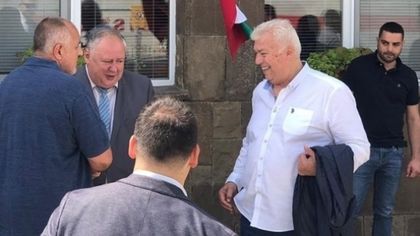 Премиерът към Бонев и Зехтински: Ще помагаме, но само за детско-юношески футбол