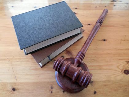 Наказаха с глоба мъжът, размахал пистолет в центъра