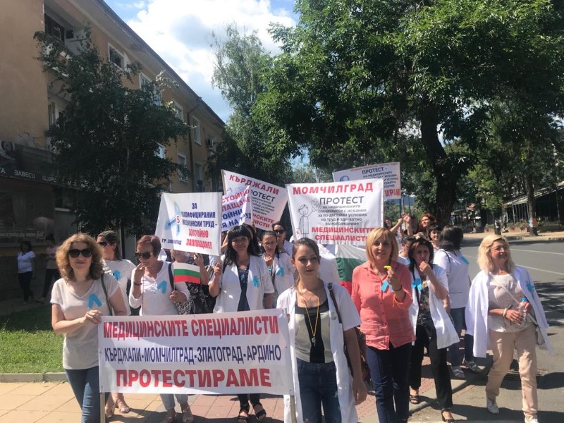 Омбудсманът Мая Манолова внася в Народното събрание проект за нов закон за съсловните организации на медицинските специалисти
