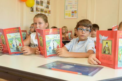 КНИГАТА, КОЯТО РАЗТЪРСИ ВСИЧКИ ВЯРВАЩИ