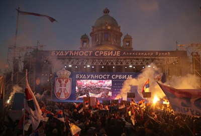 Хиляди на протест в Сърбия в подкрепа на президента Вучич