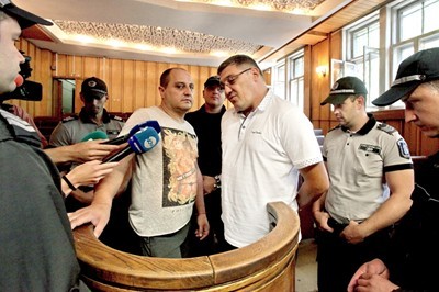 Съдът остави окончателно в ареста Чочо Омайски и Митко Горнобански