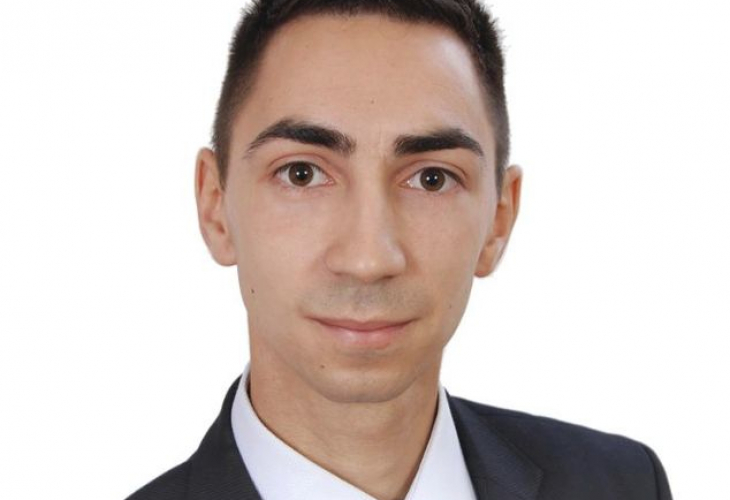 Извънредно! Заловиха кмет на карловско село с подкуп в джоба, полицаи тарашат дома му