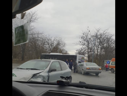 Мерцедес и Фиат се удариха под Железния мост