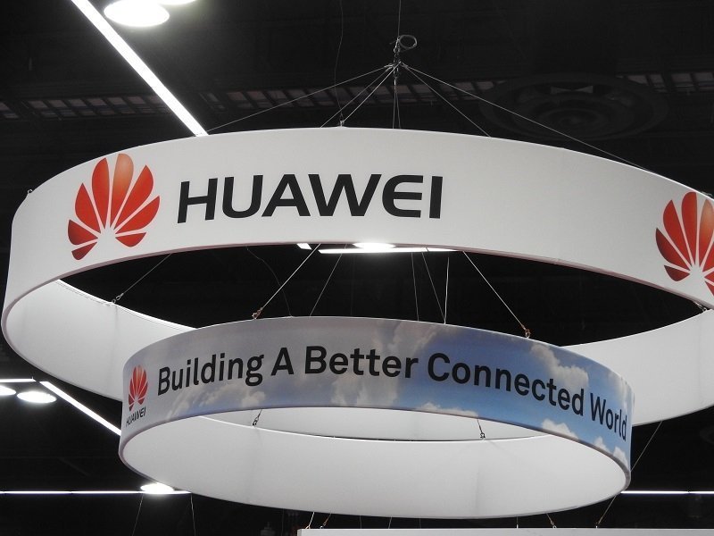 Vodafone с предупреждение към британското правителство относно забраната на Huawei