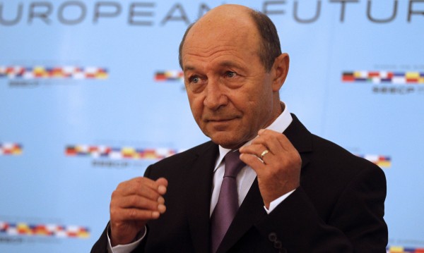 Бъсеску пресметна: Масово румънци и молдовци искат обединение