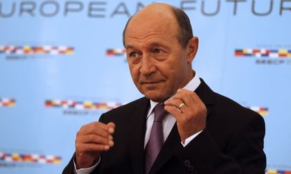 Бъсеску пресметна: Масово румънци и молдовци искат обединение