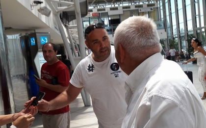 Фен на ЦСКА се снима с Любко и пожела успех на Левски