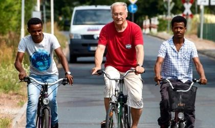 Германски депутат приюти бежанци в дома си