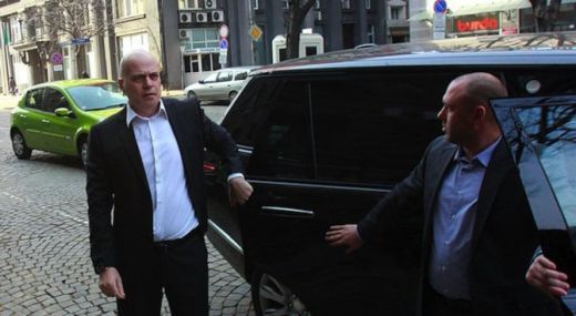 Пускат въпросите на Слави за референдума, отпадна един