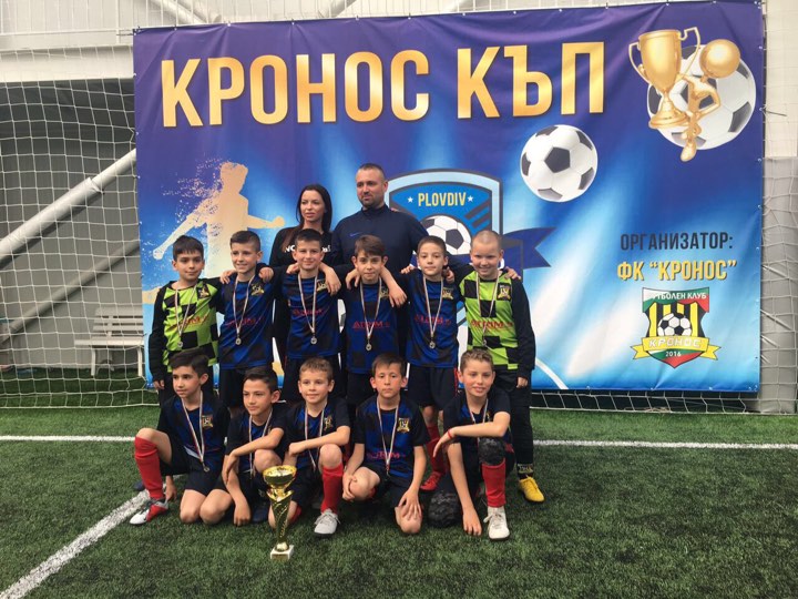 Деца на Локомотив подкрепяха Ботев на турнир в Пловдив