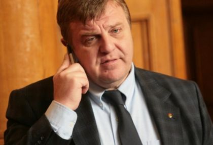 Задочен диалог между Румен Радев и Каракачанов: Какъв е обективният критерий за състоянието на армията?