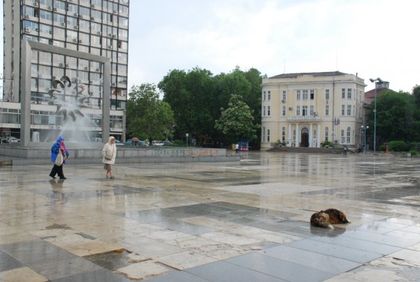 Синоптиците познаха! В Пловдив вали, градусите рязко надолу