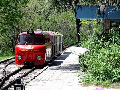 Изрисуваха морско дъно на тунела на детската железница в Пловдив