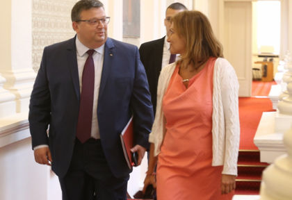 Привикаха Цацаров в парламента, а той разкри какво застрашава живота на хиляди българи и бъдещето на делото „Марешки“
