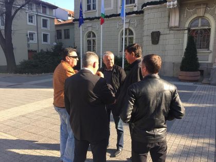 След 1 час среща Тотев, Палийски и Крушарски не казаха нищо конректно