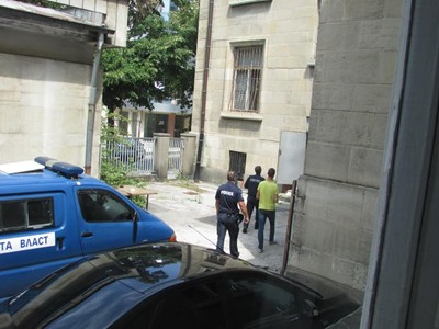 Молдовецът, возил 2 милиона нелегални цигари, остава в ареста
