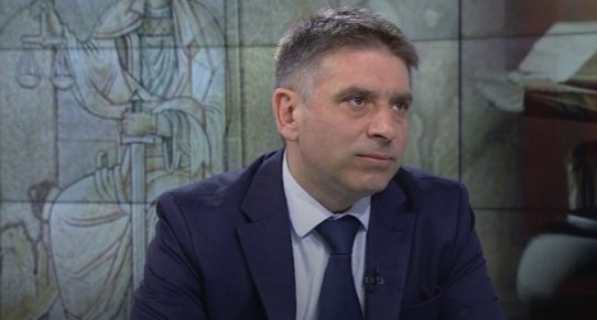 Министър Кирилов: Потвърждавам, че ще подам оставка, ако след 31 октомври продължи мониторингът на страната