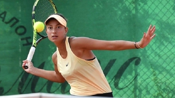 Аршинкова е на четвъртфинал в Анталия