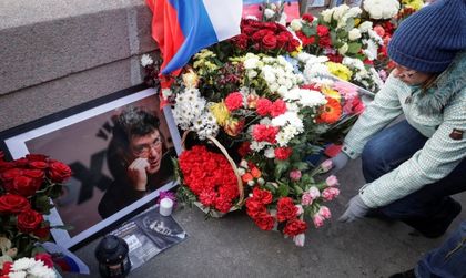 Борис Немцов не е забравен, хиляди почетоха паметта му