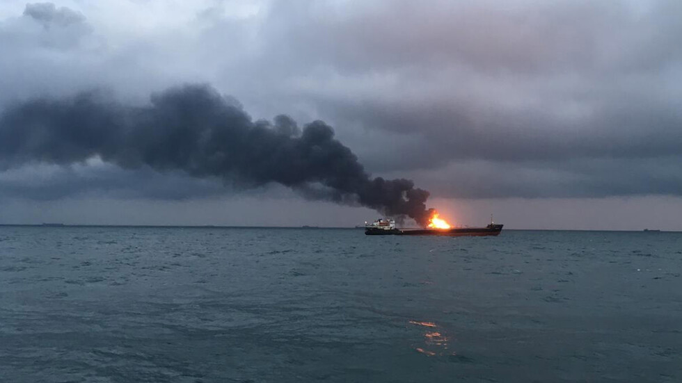 Издирват още 9 души от екипажите на запалилите се кораби в Черно море