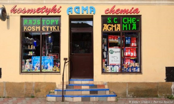 Продавачка: В Полша се живее трудно. Хората обаче имат нужда да общуват