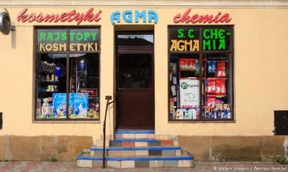 Продавачка: В Полша се живее трудно. Хората обаче имат нужда да общуват