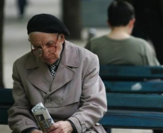 КЗП с важна информация за възрастните хора при подписването на договори с мобилните оператори