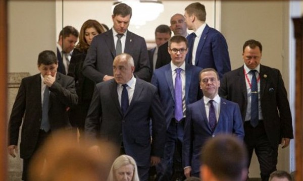 Медведев на среща с Караянчева: Какво ще си кажат?
