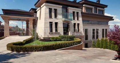 Лукс и охолство: В Драгалевци е най-баровската къща в България