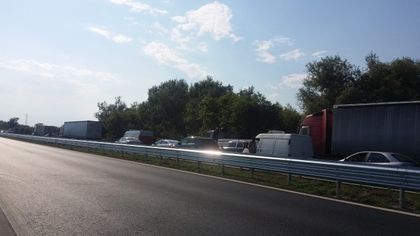 Временно е ограничено движението в изпреварващата лента при 144-и км на АМ