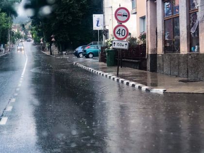 Силен дъжд на 60 км от Пловдив
