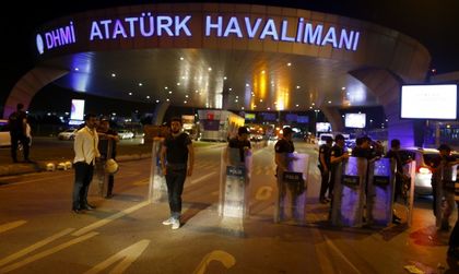 13 души са задържани за атентата в Истанбул