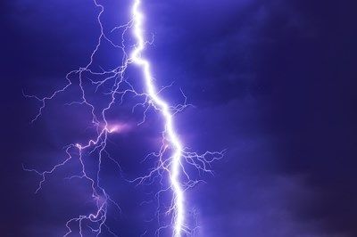 Хората в хърватския Истрия изтръпнаха - паднаха над 8000 мълнии