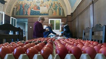 Над 5000 яйца боядисват в Бачковския манастир на Велики Четвъртък