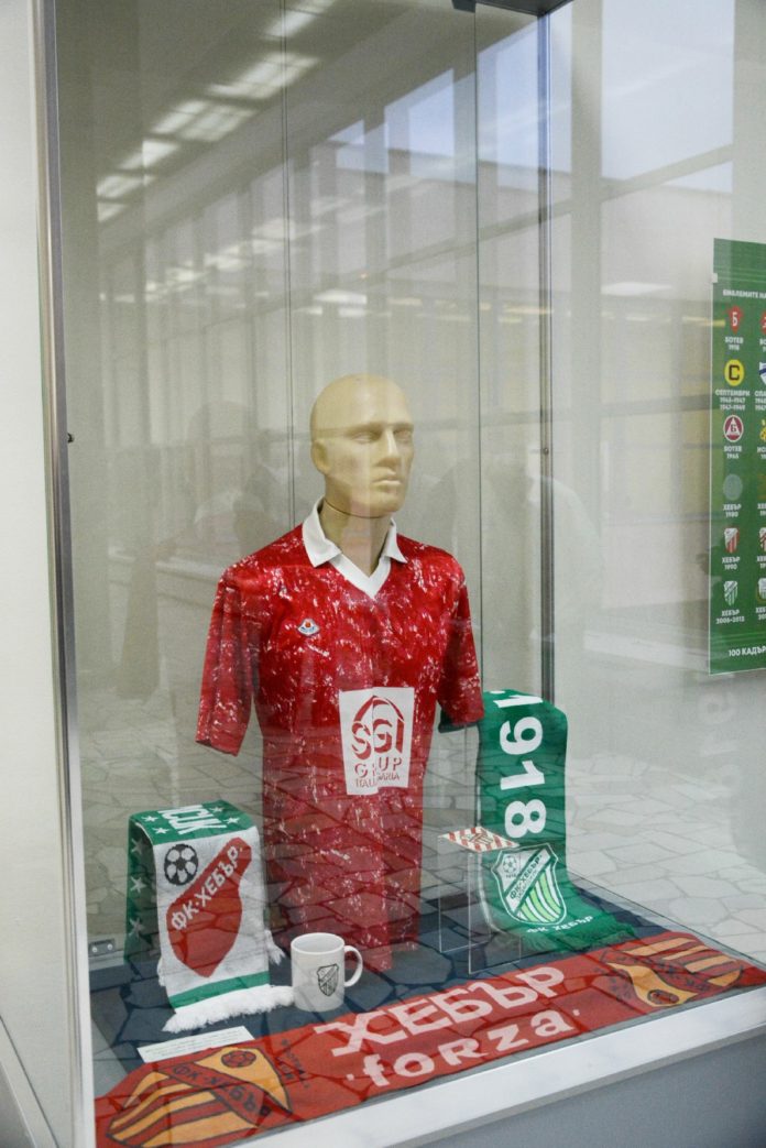 Стотици са разгледали изложбата „100 кадъра от 100 години футбол в Пазарджик” (СНИМКИ)