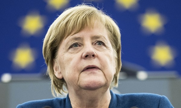 Меркел за Европа на скорости, армия и руски газ