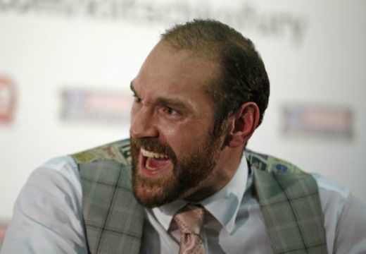 Фюри за Кличко: Поредното голо дупе