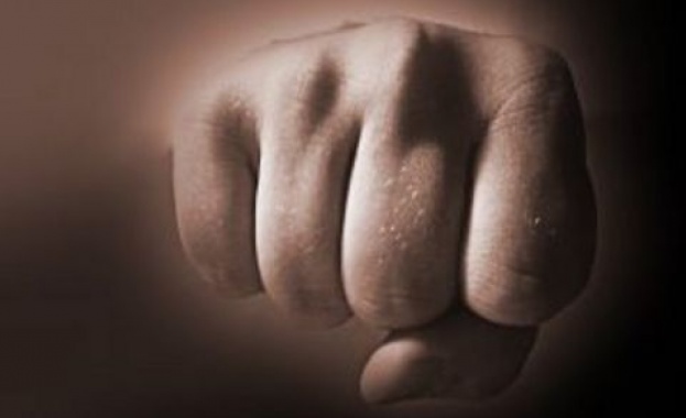 Удариха и ограбиха младеж на 