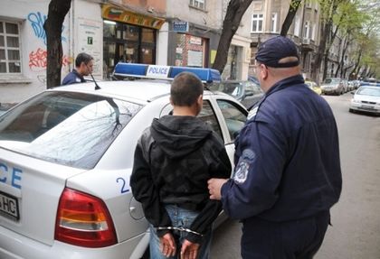 Хванаха младеж от Стряма с 15 грама наркотици,