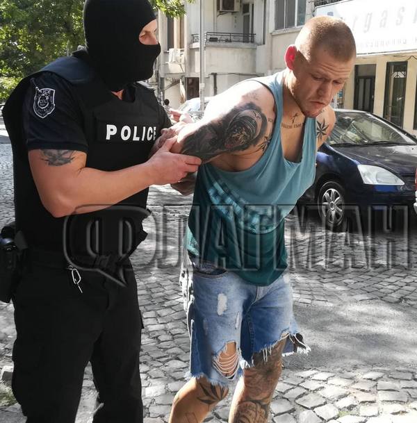 Скандална ъндърграунд фигура е сред закопчаните за наркотици вчера в Бургас! Оказа се, че е бил пуснат на свобода...