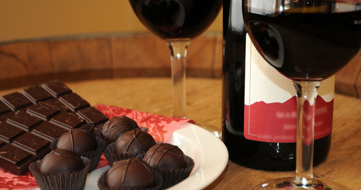 Шоколадът и червеното вино забавят стареенето, доказаха учени