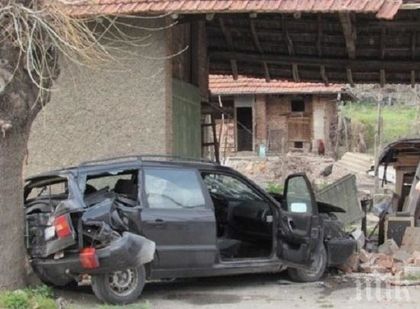 УНИКУМ! Пиян се заби с кола в къщата си в Монтана