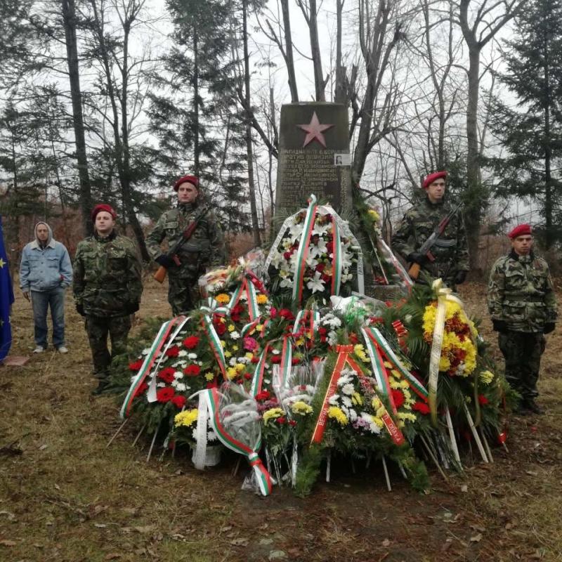 БСП: Стотици почетоха паметта на шестте ястребинчета